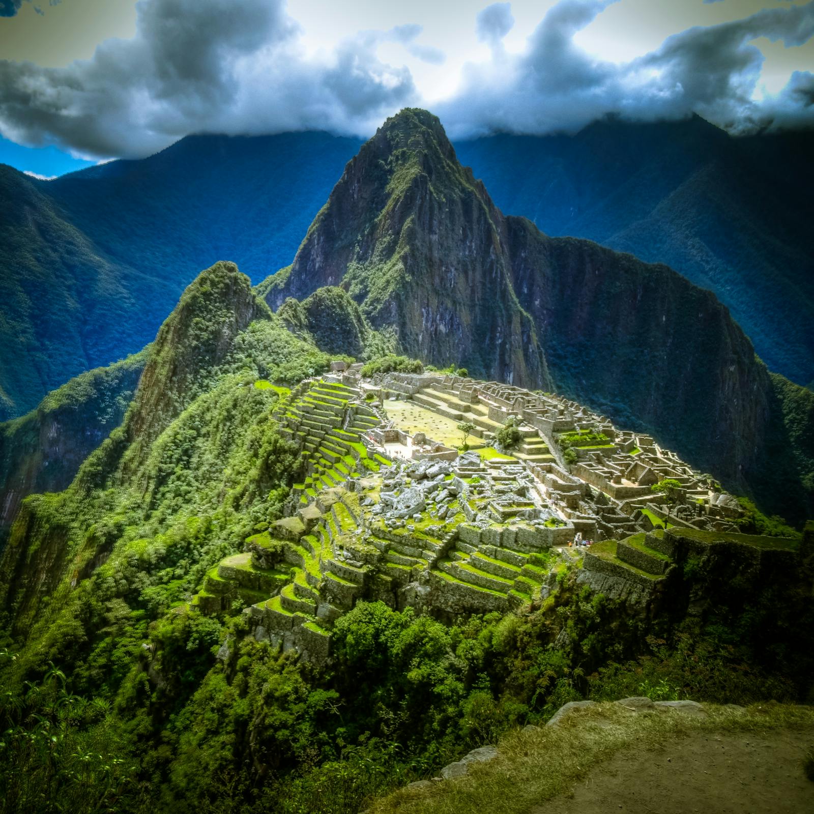 Panorama over Machu Picchu under skyene